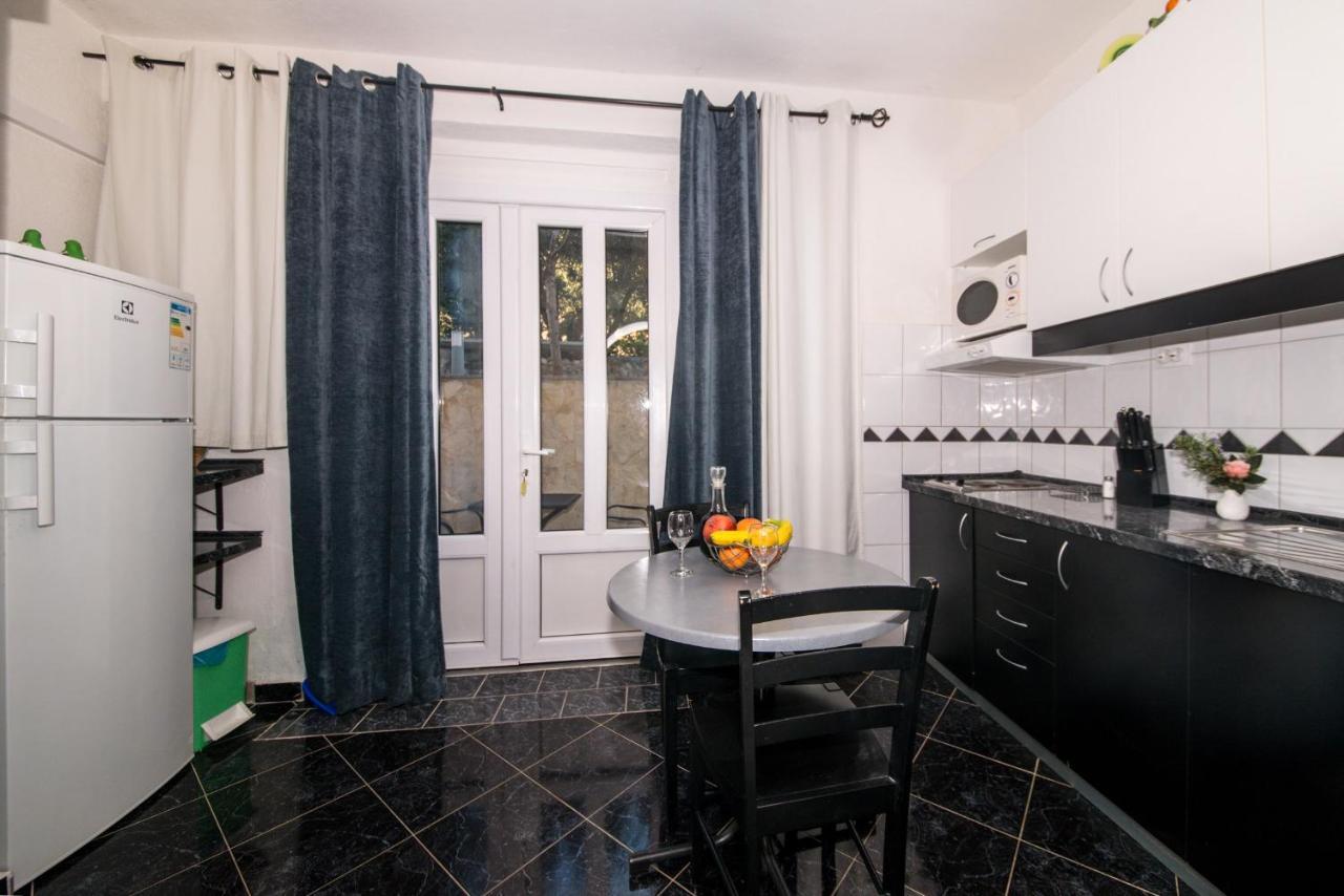 Apartments Niko โพรไมนา ภายนอก รูปภาพ